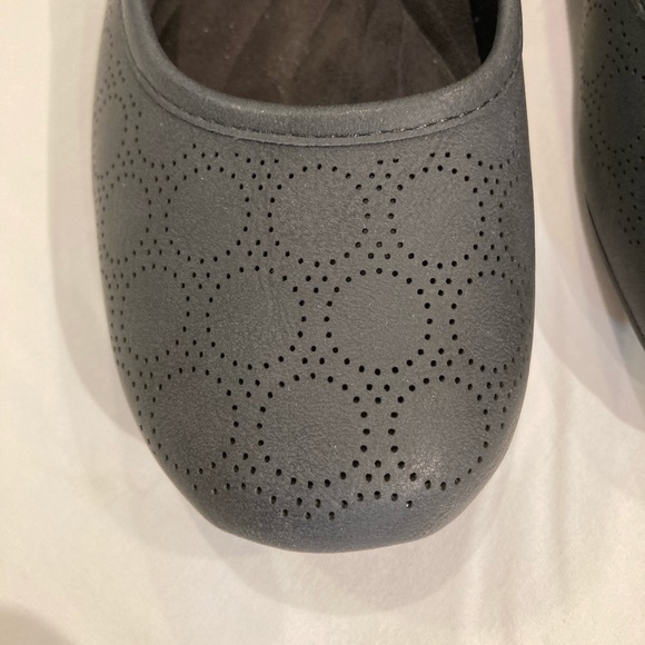 Easy Street Black Flats - Picture 4 of 8